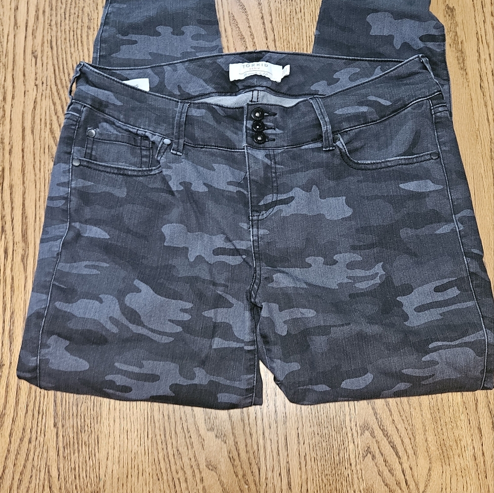 Torrid Women's Black Camouflage Jeggings Size 18. - Picture 3 of 11